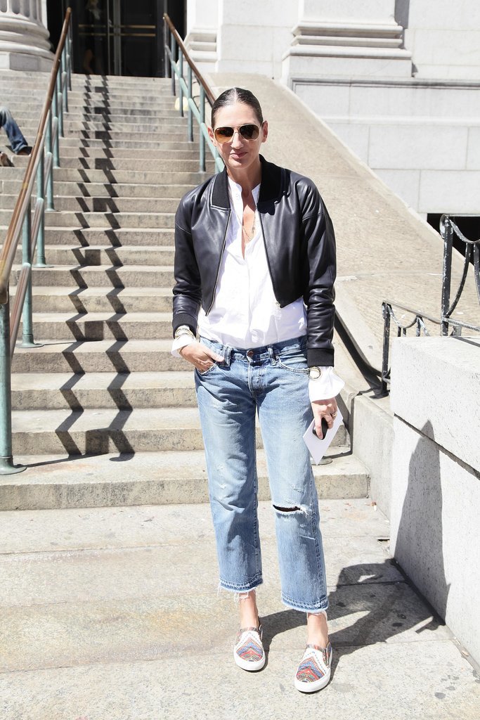 Casual Jenna mixed basics you likely have at home — relaxed boyfriend jeans, a leather jacket, and comfy kicks.
Casual Jenna mixed basics you likely have at home — relaxed boyfriend jeans, a leather jacket, and comfy kicks.