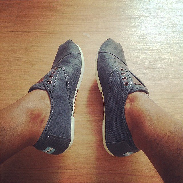 TOMS TOMS