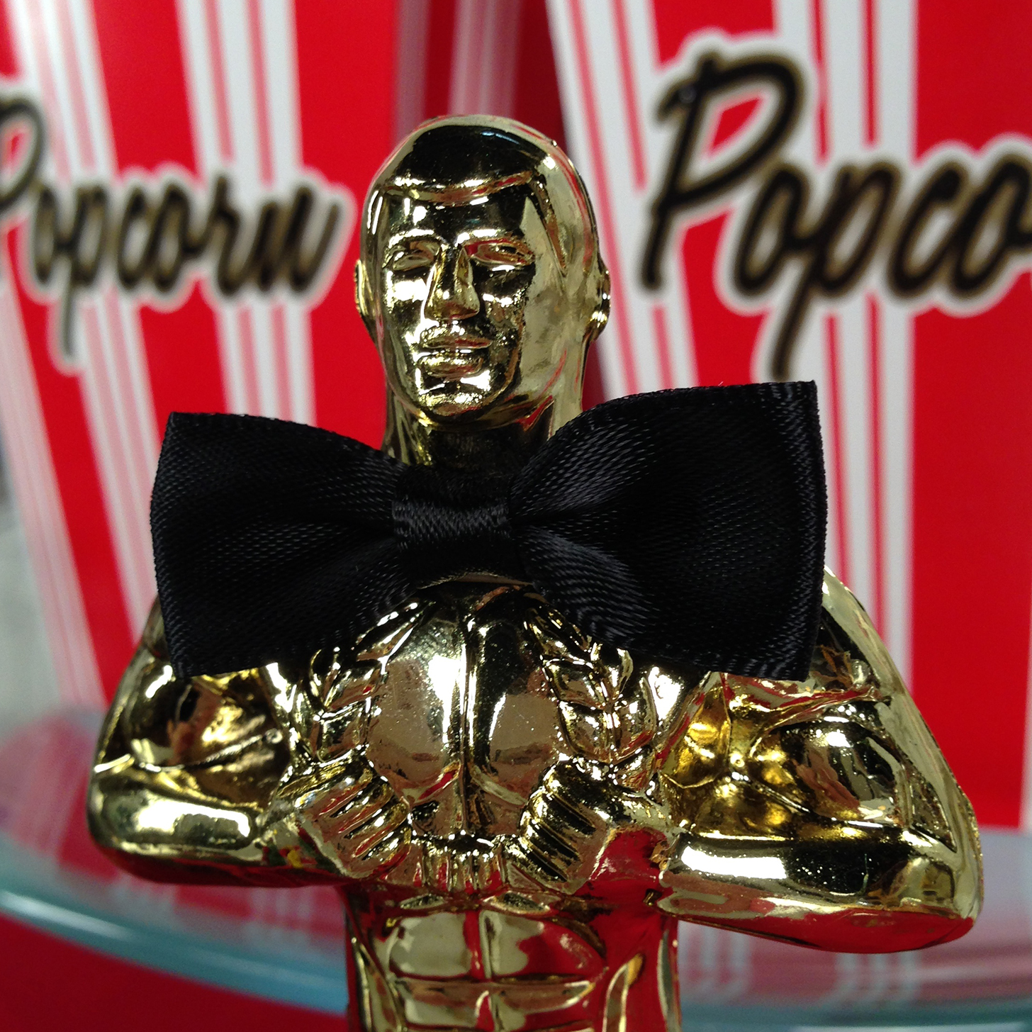 Essential Tips For Hosting a Sweet Oscars Viewing Party