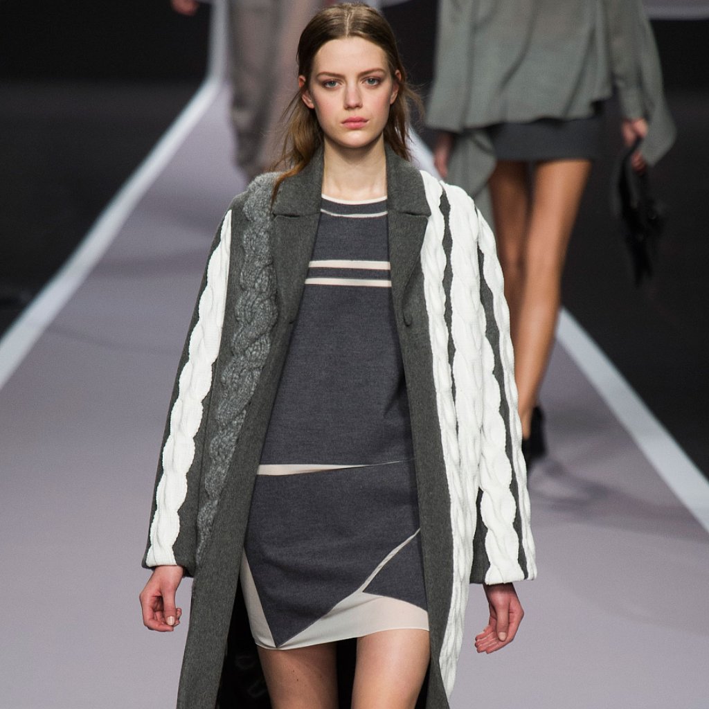 Viktor & Rolf Fall 2014 Runway Show | Paris Fashion Week Viktor & Rolf Fall 2014 Runway Show | Paris Fashion Week