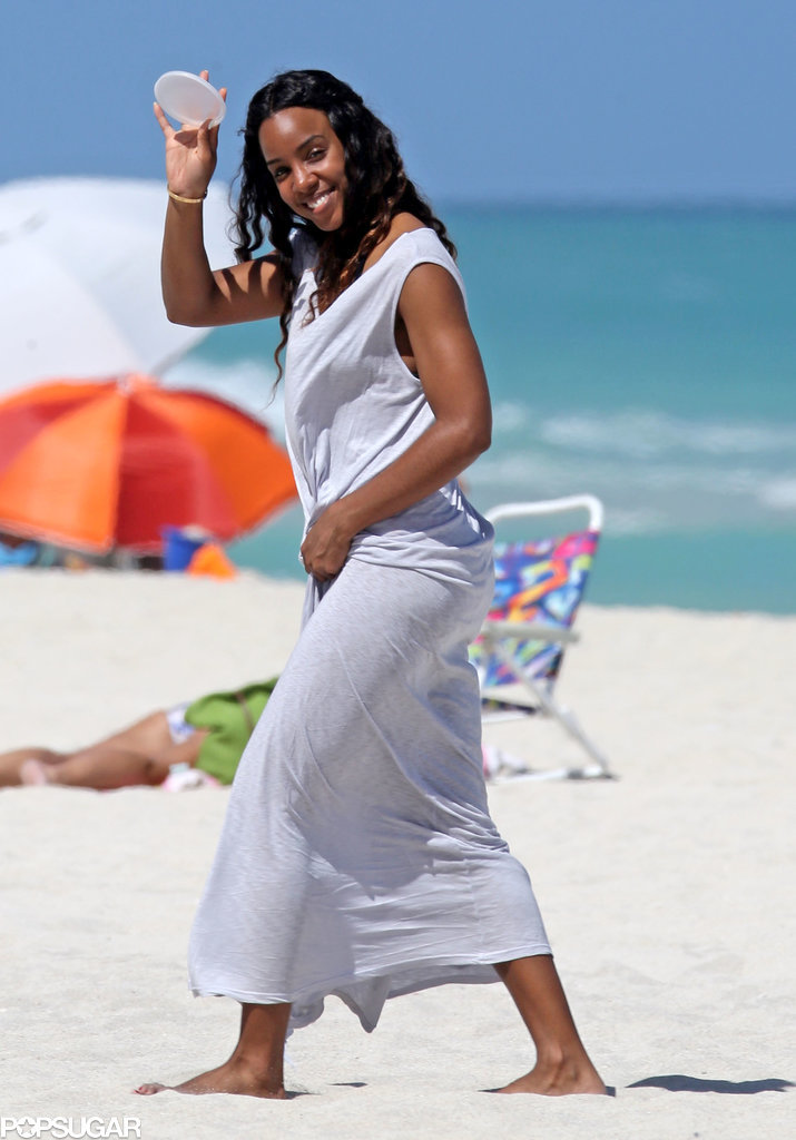 On Sunday, Kelly Rowland hit the beach in Miami.
On Sunday, Kelly Rowland hit the beach in Miami.