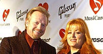Sugar Bits - Wynonna Judd Files for Divorce from Jailed Husband Sugar Bits - Wynonna Judd Files for Divorce from Jailed Husband