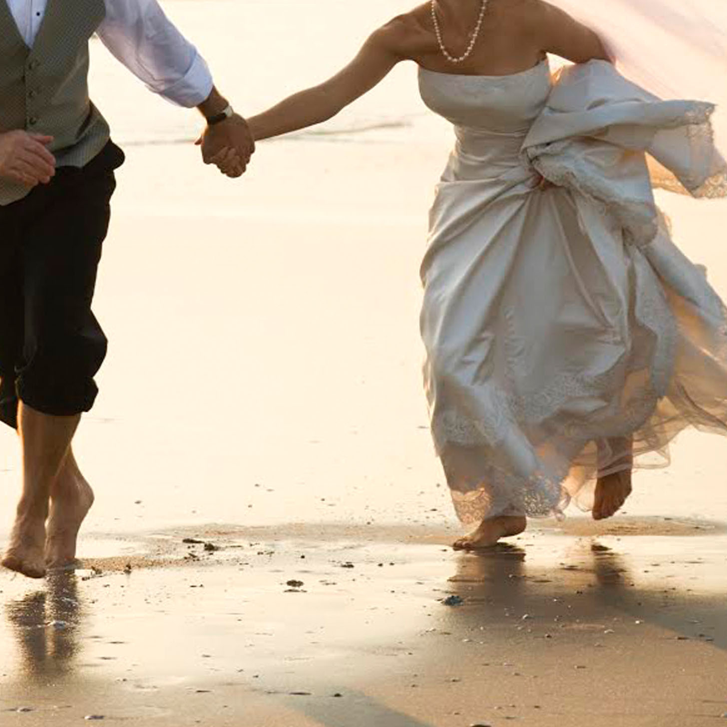 The Best Wedding Gowns For Your Beach Wedding