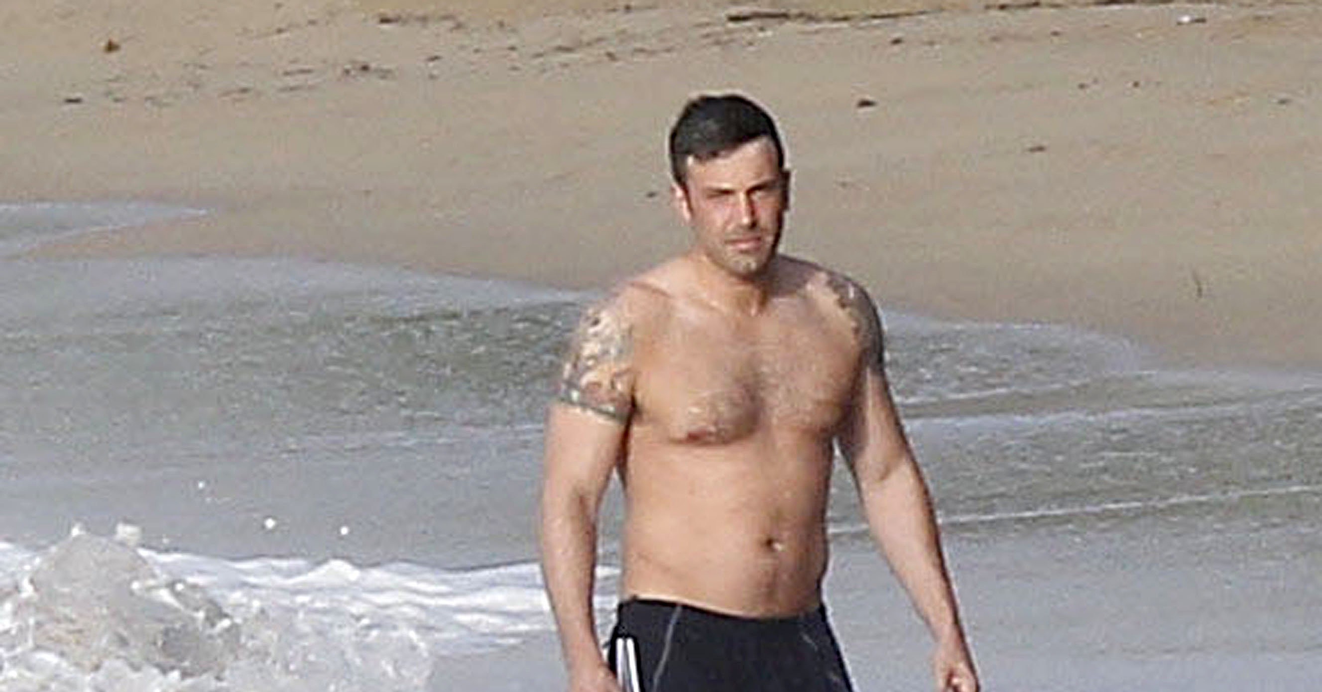 Ben Affleck was shirtless on the beach with Seraphina. | Jennifer and
