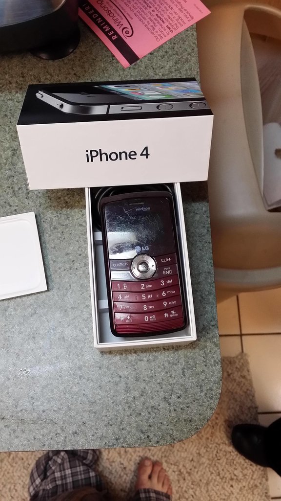 "My sister lost her phone at a bar. This is what my mom sent her when she asked for a replacement."
Source: Reddit user heaverdini via Imgur
"My sister lost her phone at a bar. This is what my mom sent her when she asked for a replacement."
Source: Reddit user heaverdini via Imgur