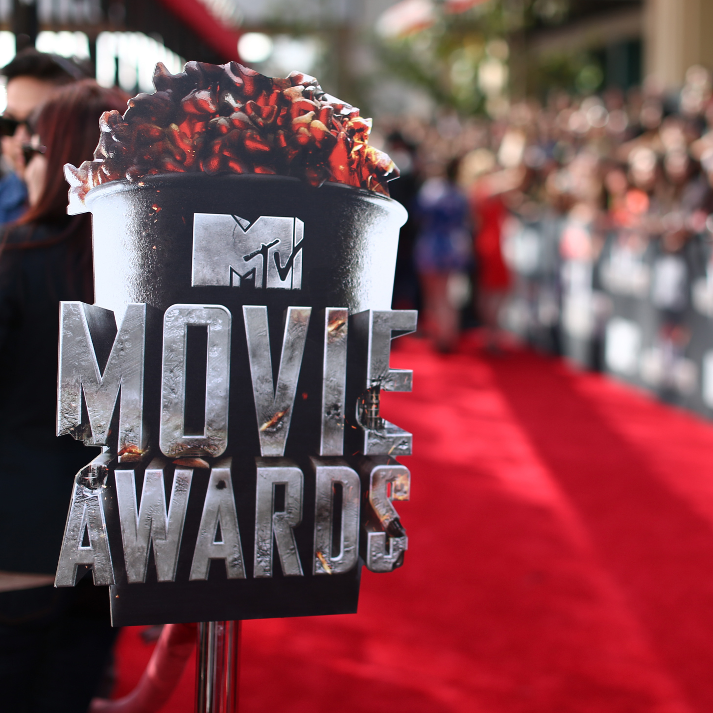Watch the Best Wardrobe Malfunction Ever at the MTV Movie Awards