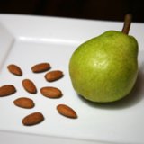 150-Calorie Snack Pack Ideas For Trips 150-Calorie Snack Pack Ideas For Trips