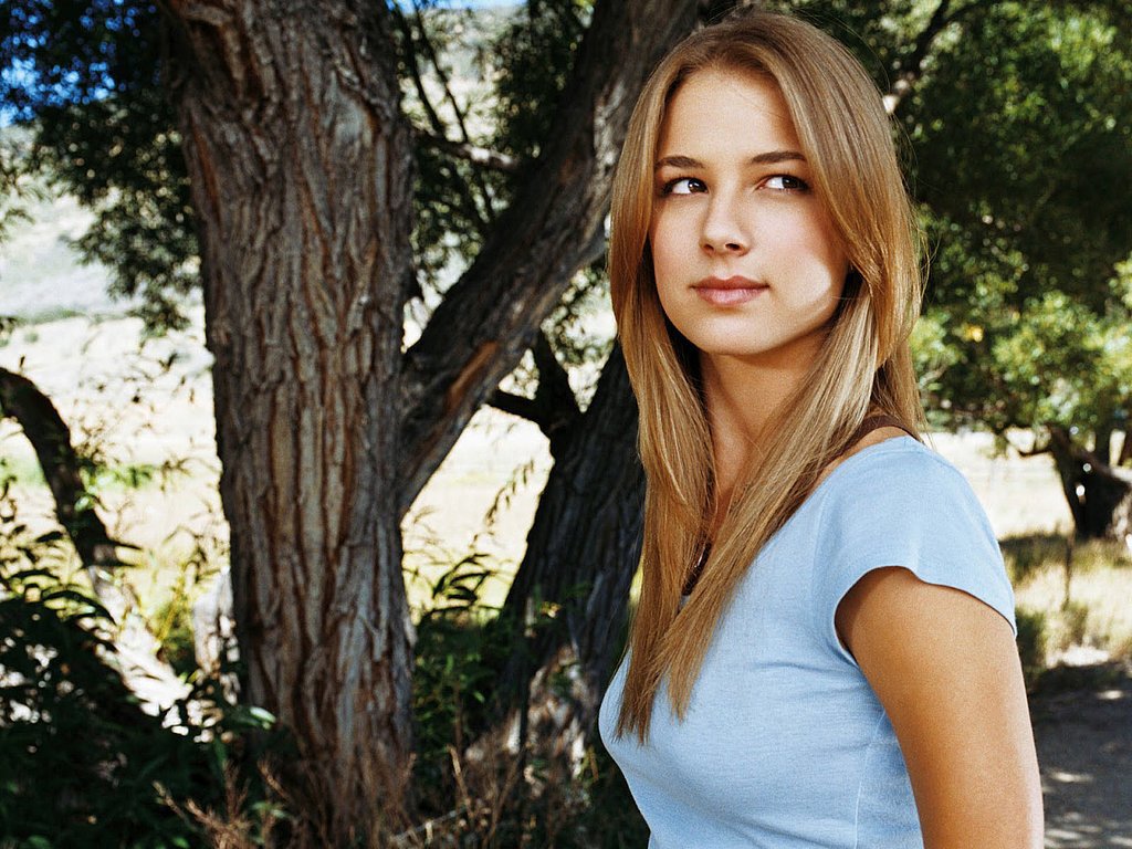 Emily VanCamp Emily VanCamp