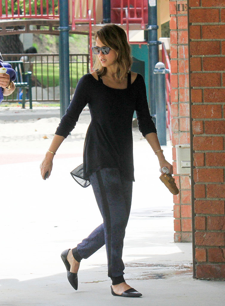 Jessica Alba in Navy Printed Jogger Pants Jessica Alba in Navy Printed Jogger Pants