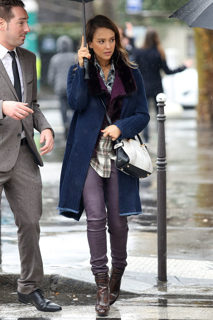 Jessica Alba in Purple Leather Pants and Python Nina Ricci Bag Jessica Alba in Purple Leather Pants and Python Nina Ricci Bag