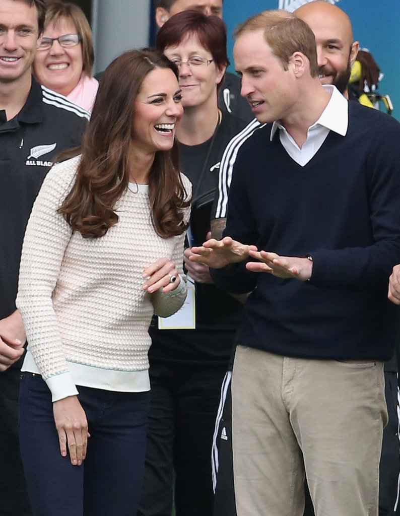 Kate laughed while listening to Will during their 2014 visit to New Zealand.
Kate laughed while listening to Will during their 2014 visit to New Zealand.
