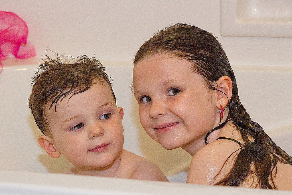 How to Decide When Siblings Should Stop Bathing Together How to Decide When Siblings Should Stop Bathing Together
