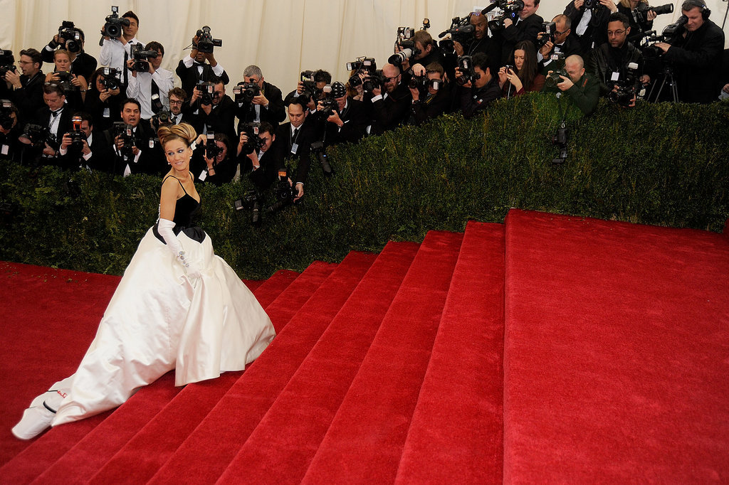 Sarah Jessica Parker made a dramatic entrance.
Sarah Jessica Parker made a dramatic entrance.