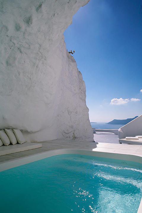 Enjoy the Katikies Hotel Cave Pool in Greece Enjoy the Katikies Hotel Cave Pool in Greece