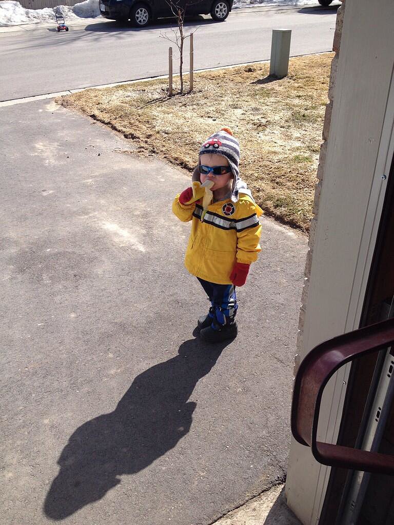 "This is Carter. He knocked on my door to ask if he could have a banana then left."
Many memes followed.
Source: Imgur
"This is Carter. He knocked on my door to ask if he could have a banana then left."
Many memes followed.
Source: Imgur