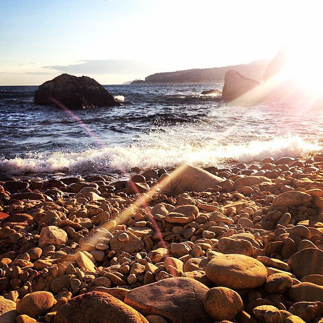 We caught this sunset snap of the waves crashing against a rocky beach. Heavenly!
We caught this sunset snap of the waves crashing against a rocky beach. Heavenly!