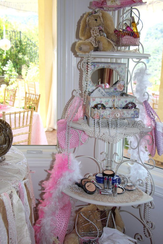 Her Dress-Up Station Her Dress-Up Station