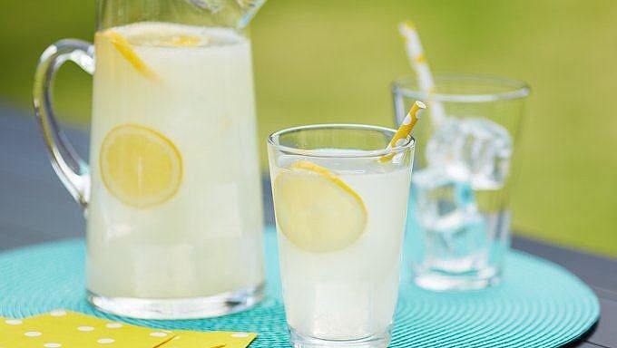 Old-Fashioned Lemonade Old-Fashioned Lemonade