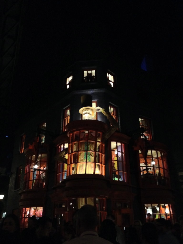 When we first stepped in, we saw the Weasleys' Wizard Wheezes shop with the moving hat (and bunny) atop the head of Fred (or George) as promised.
When we first stepped in, we saw the Weasleys' Wizard Wheezes shop with the moving hat (and bunny) atop the head of Fred (or George) as promised.