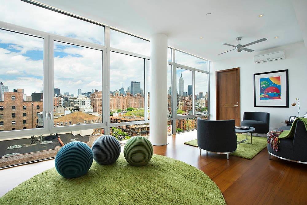 Sweeping views of the New York City skyline are a definite plus. 
Source: Town Real Estate
