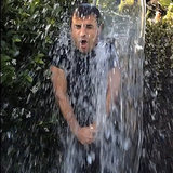 Justin Theroux's Bucket Challenge Includes
