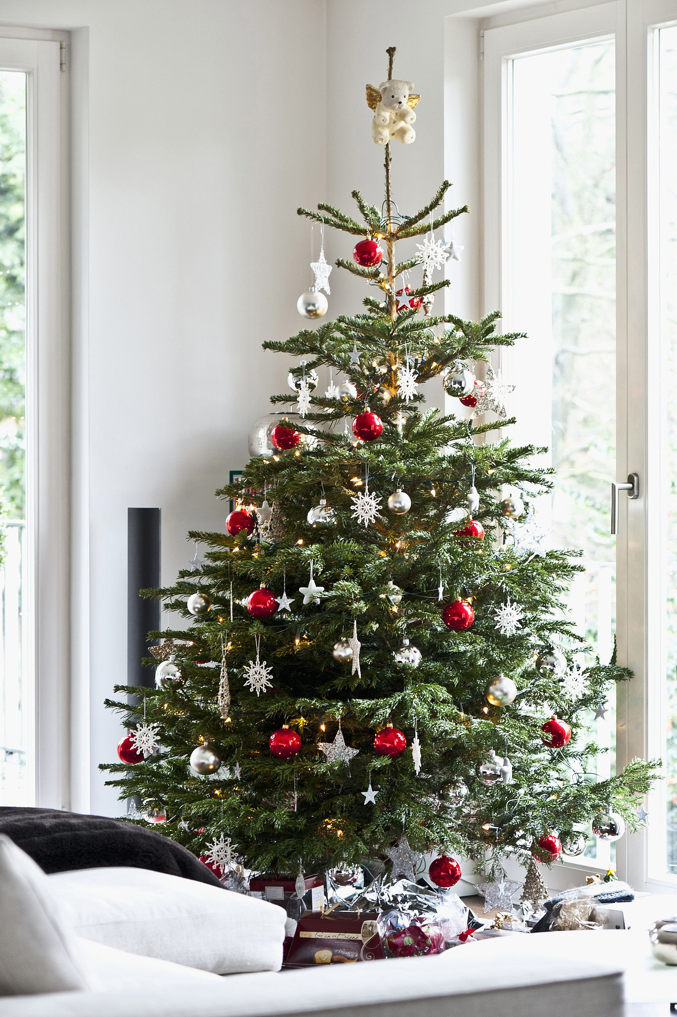 tips-for-decorating-your-christmas-tree-popsugar-home