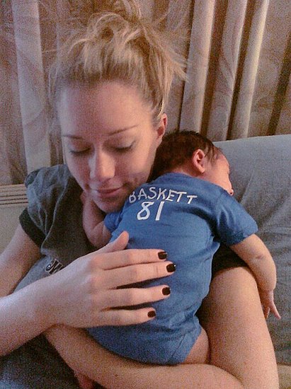 Kendra tweets a pic of her baby Hank