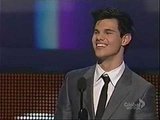People's Choice Awards-Taylor Lautner wins Breakout Movie Actor award :D