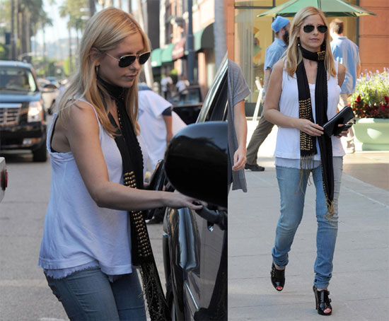 Photos of Sarah Michelle Gellar in LA 2009-10-19 09:18:33