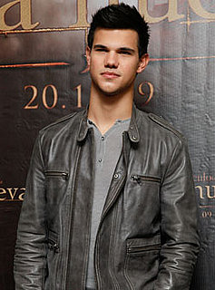 Calling Team Jacob! Have Questions For Taylor? Leave Them in Comments and Win! 