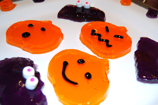 Jell-O Jiggler Jack-o-Lanterns and Bats 