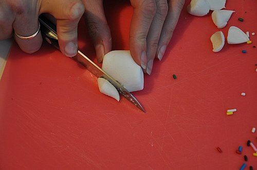 Marshmallow Sprinkle Skulls with Brownies Marshmallow Sprinkle Skulls with Brownies