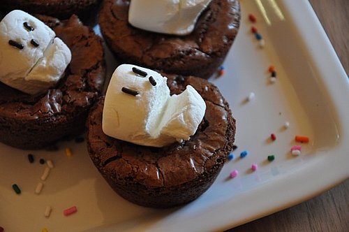 Marshmallow Sprinkle Skulls with Brownies Marshmallow Sprinkle Skulls with Brownies