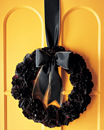 Martha crafts a gorgeous silk Halloween wreath. Martha crafts a gorgeous silk Halloween wreath.