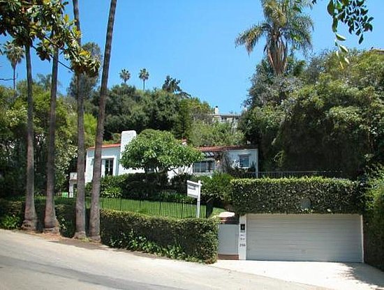 Colin Hanks Gallery
