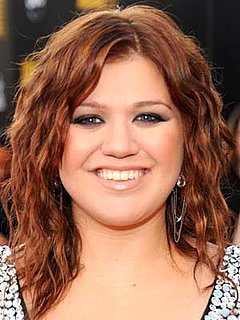 Photos of Kelly Clarkson at the 2009 American Music Awards 2009-11-22 16:29:06