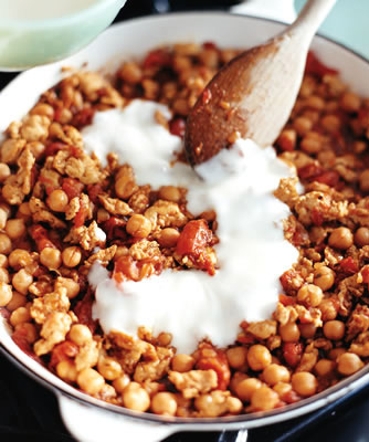 Fast & Easy Recipe for Roasted Tomato and Chickpea Curry