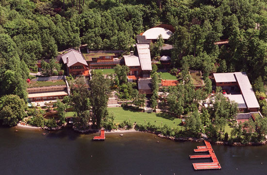 Bill and Melinda Gates House famous lake homes