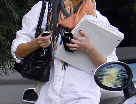 Match the Celeb With the Cell Phones Match the Celeb With the Cell Phones