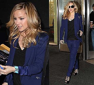 Photo of Kate Hudson Wearing Blue Suit in NYC 2009-11-17 11:00:22