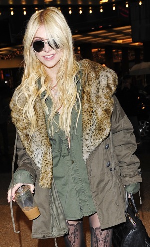 Gossip Girl Actress Taylor Momsen in Olive Green Jacket With Fur Collar and Aviators