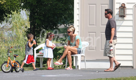 Jon and Kate Continue to Hang Out For the Sake of Their Eight