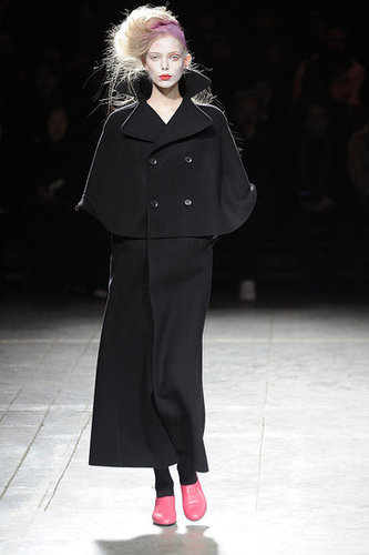 Yohji Yomamoto Fall 2009: "Bloody" Beauties Yohji Yomamoto Fall 2009: "Bloody" Beauties