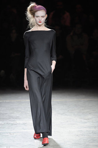 Yohji Yomamoto Fall 2009: "Bloody" Beauties Yohji Yomamoto Fall 2009: "Bloody" Beauties