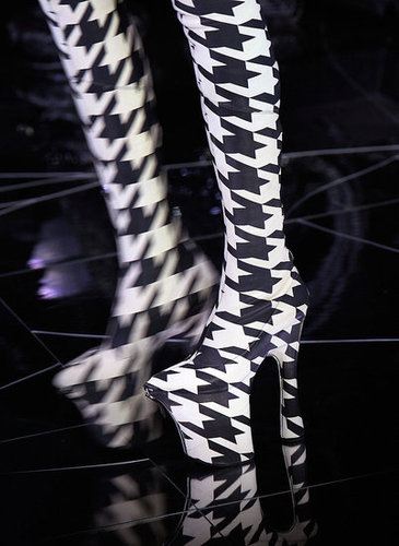 Alexander McQueen Fall 2009: A Twisted Fantasy Alexander McQueen Fall 2009: A Twisted Fantasy