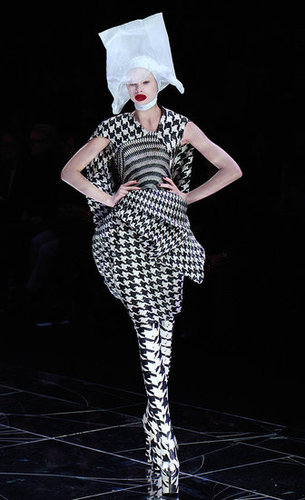 Alexander McQueen Fall 2009: A Twisted Fantasy Alexander McQueen Fall 2009: A Twisted Fantasy