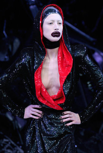 Alexander McQueen Fall 2009: A Twisted Fantasy Alexander McQueen Fall 2009: A Twisted Fantasy