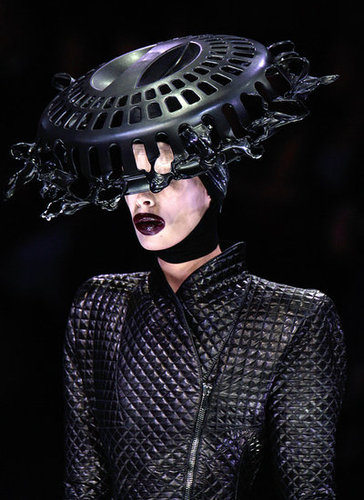 Alexander McQueen Fall 2009: A Twisted Fantasy Alexander McQueen Fall 2009: A Twisted Fantasy
