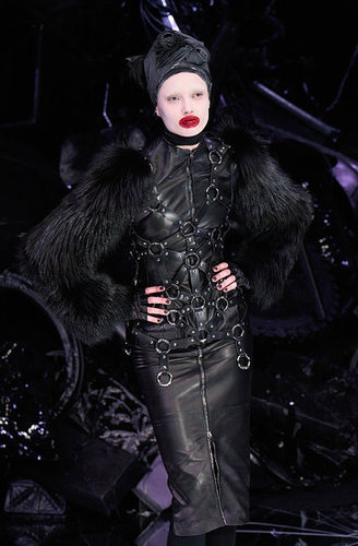 Alexander McQueen Fall 2009: A Twisted Fantasy Alexander McQueen Fall 2009: A Twisted Fantasy