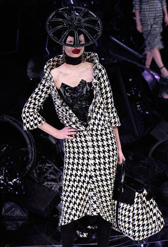 Alexander McQueen Fall 2009: A Twisted Fantasy Alexander McQueen Fall 2009: A Twisted Fantasy